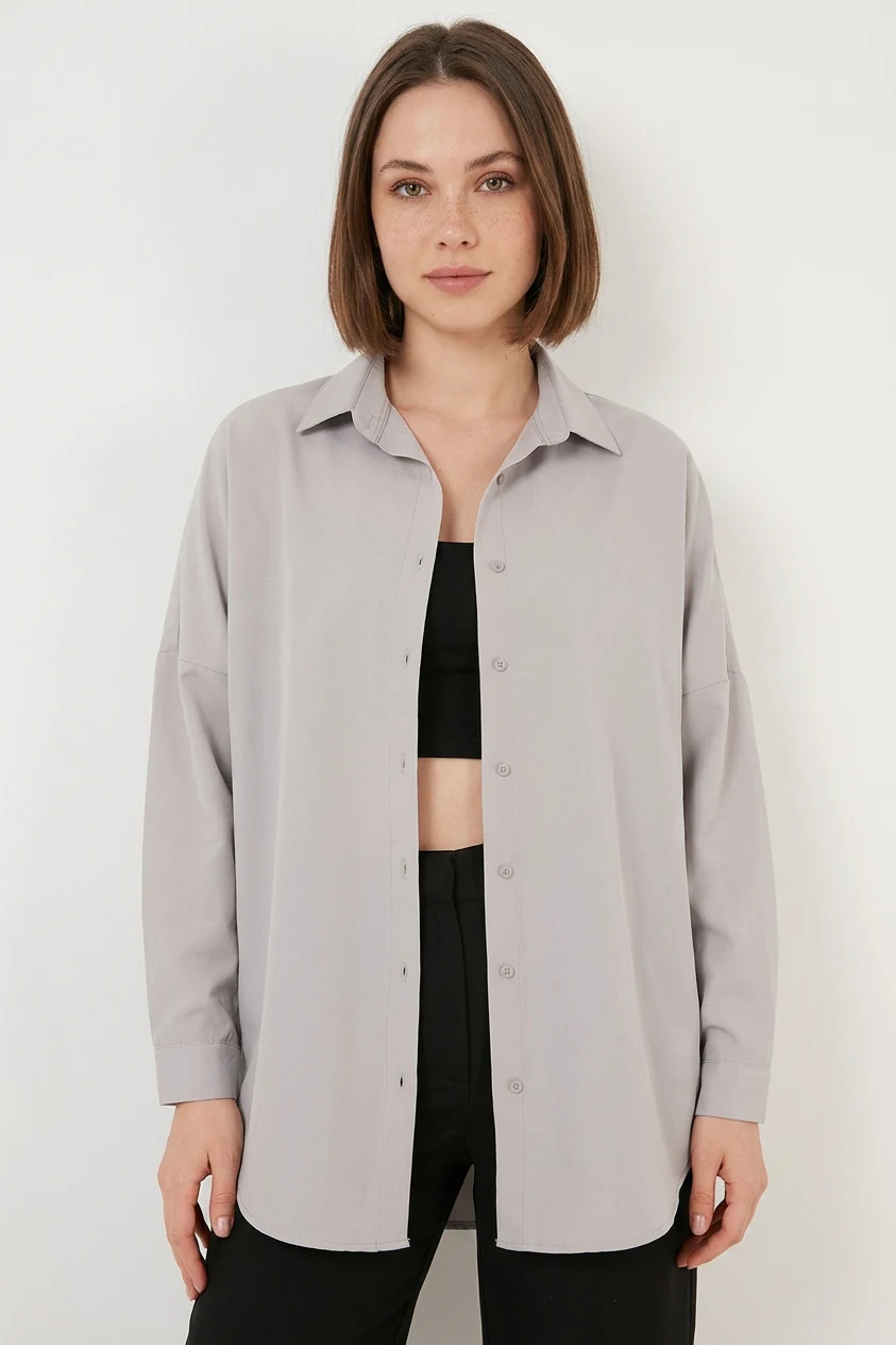 Kadın Oversize Kesim Basic Pamuklu Açık Gri Gömlek