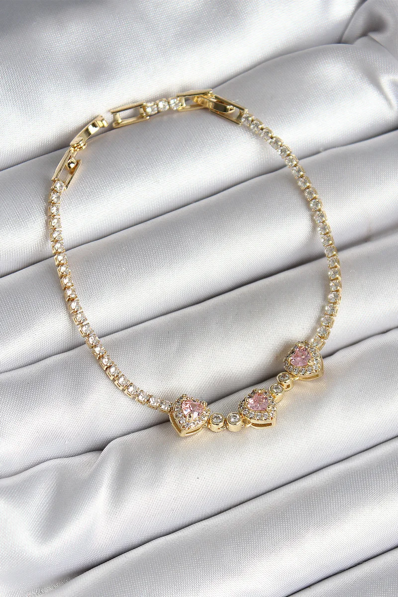 Pirinç Sıralı Pembe Kalp Figürlü Zirkon Taşlı Gold Renk Kadın Bileklik