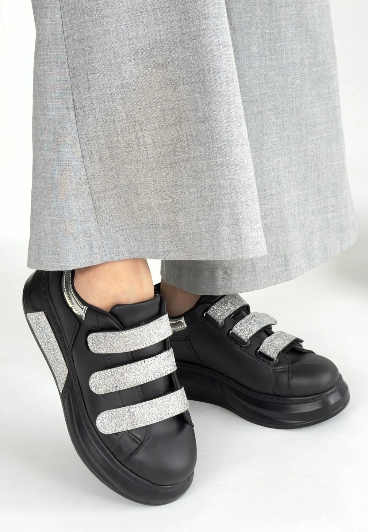 Elika Siyah Cilt Simli Cırt Cırtlı Spor Ayakkabı