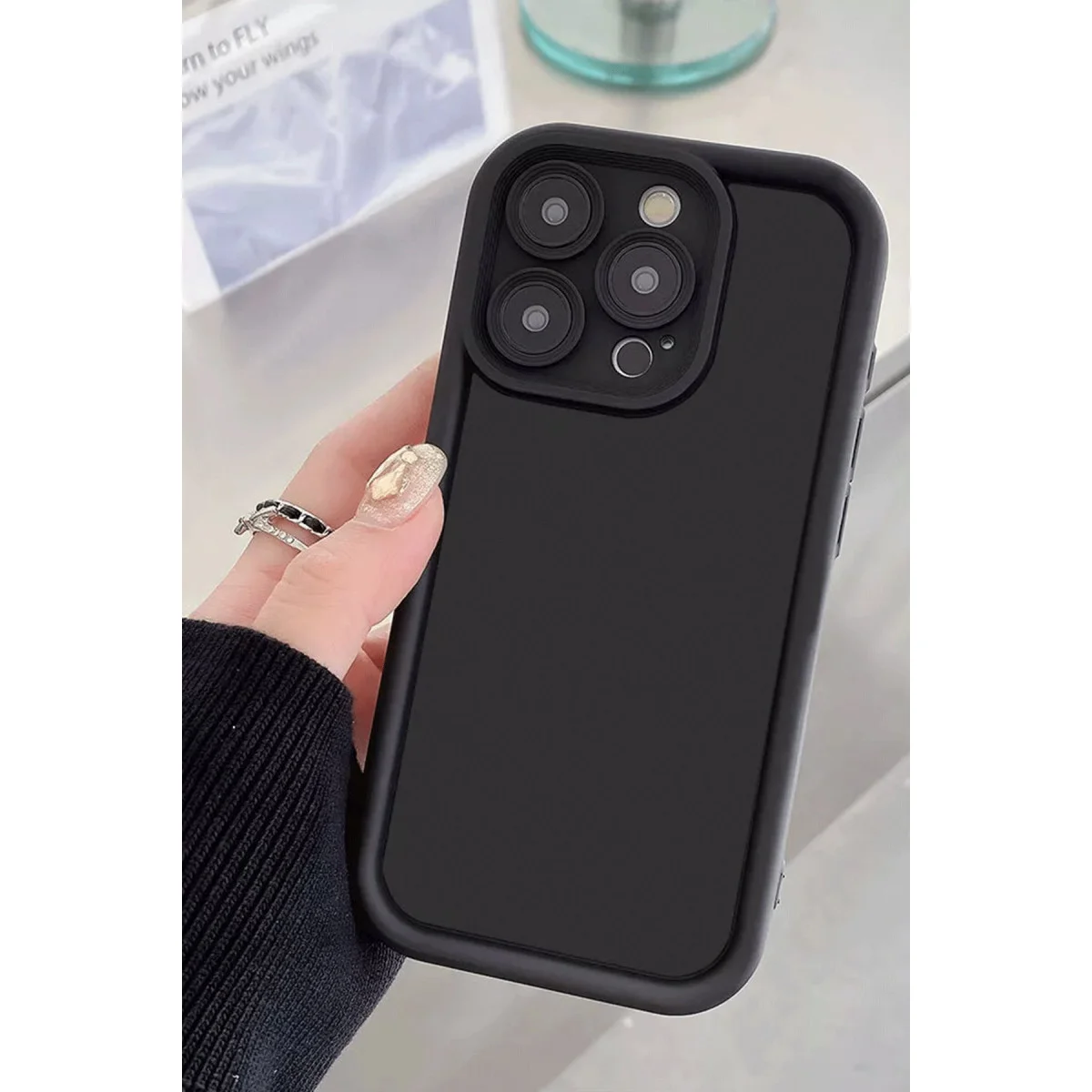 iPhone 16 Pro Kılıf Viera Silikon - Kırmızı