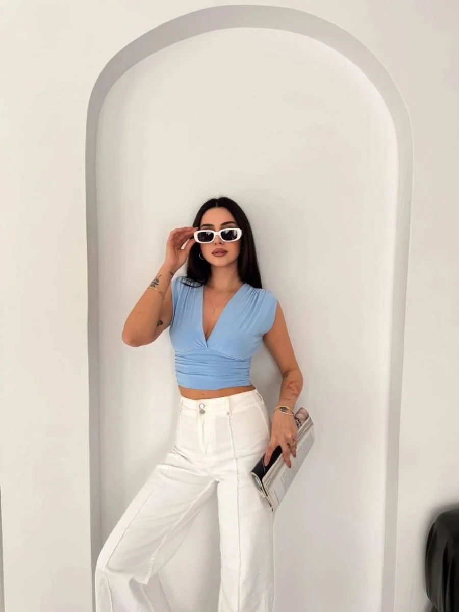 Kadın Vatkalı Kolsuz V Yaka Drapeli Crop Bluz Likralı Fit - Bebek Mavisi