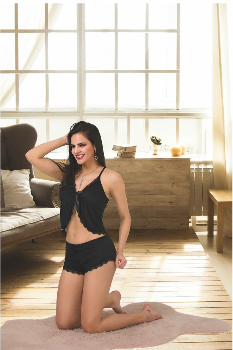 Kadın Seksi Siyah Askılı Şortlu Pijama Takımı 1 Parça Güpür Detaylı Alt Üst Gecelik