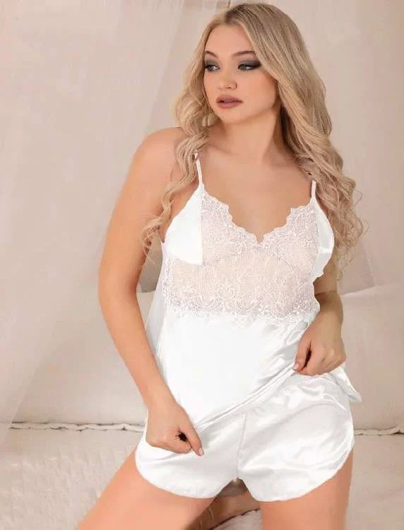 Beyaz Dantel İşlemeli İnce Askılı Saten Şortlu Takım