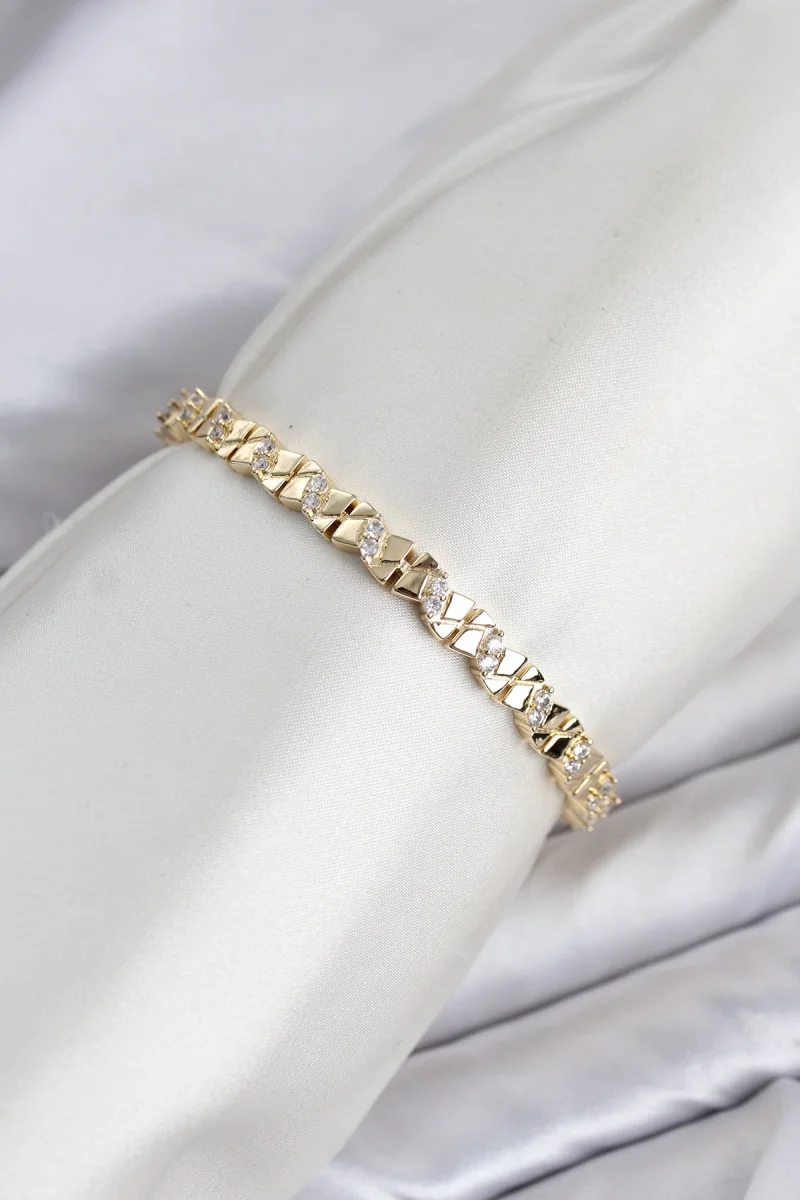 CM Model Zirkon Taşlı VIP Seri Gold Renk Pirinç Kadın Bileklik