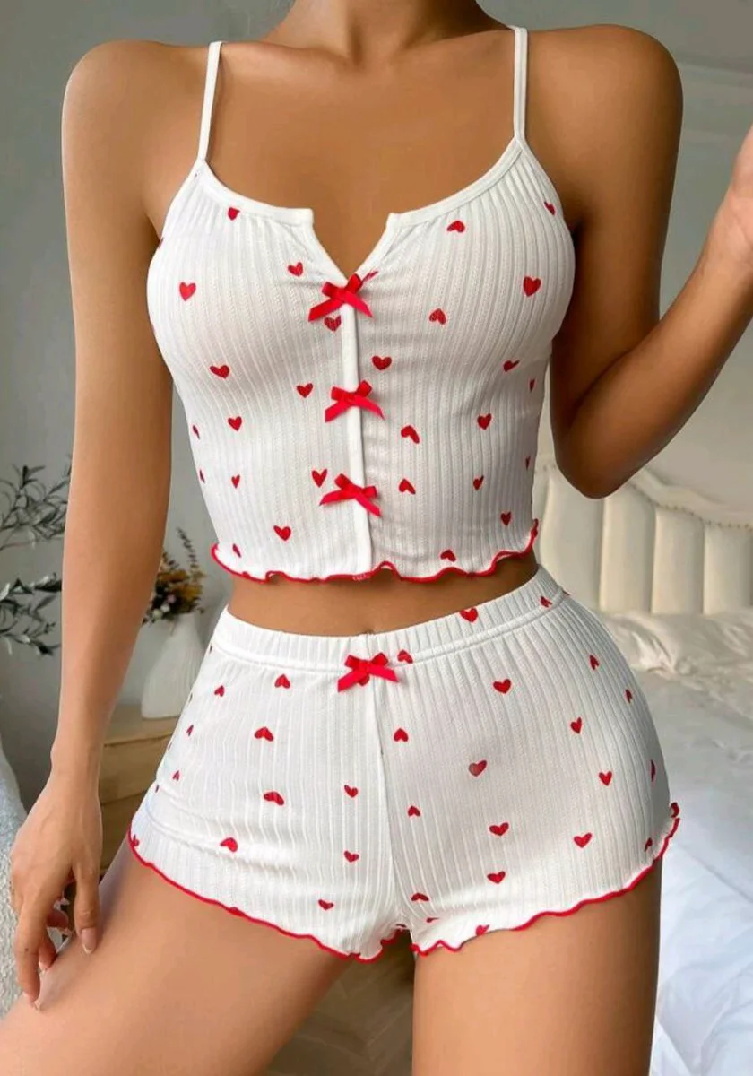 Kadın Beyaz Kalpli Askılı Şortlu Pijama Takım