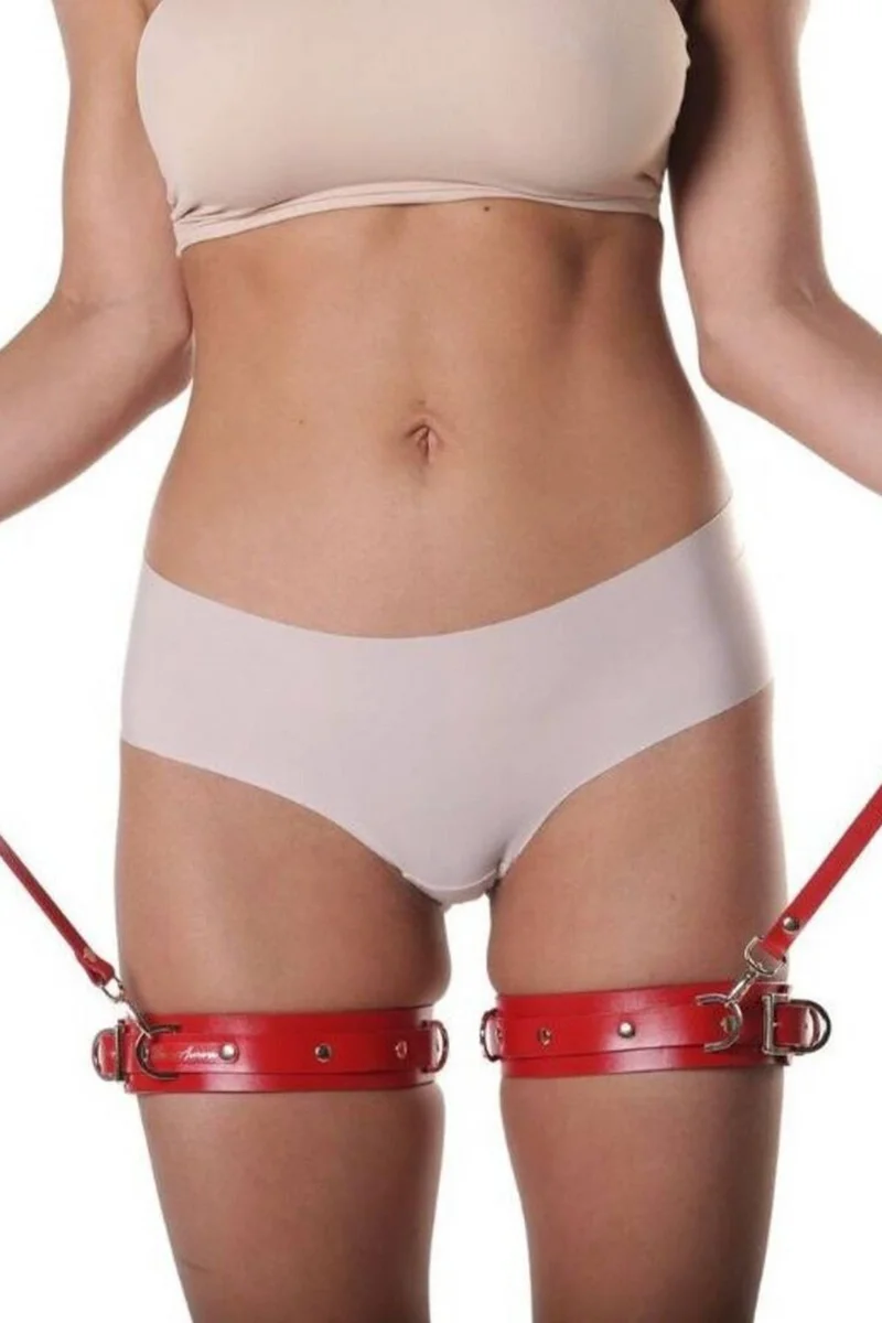 Kırmızı Jartiyer Kemerinden Tutturmalı Bileklikli Harness