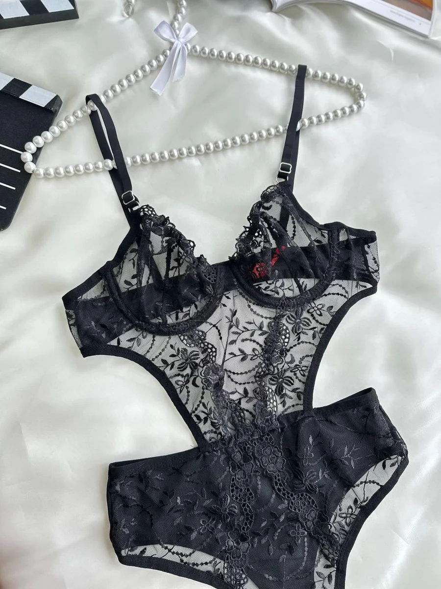 Çiçek Desenli Siyah Bodysuit
