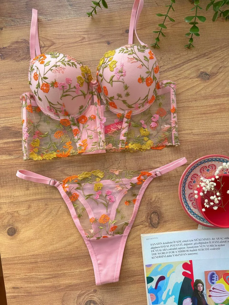 Özel Tasarım Pembe Dantel İşlemeli Çiçek Desenli Destekli Bralet Takımı