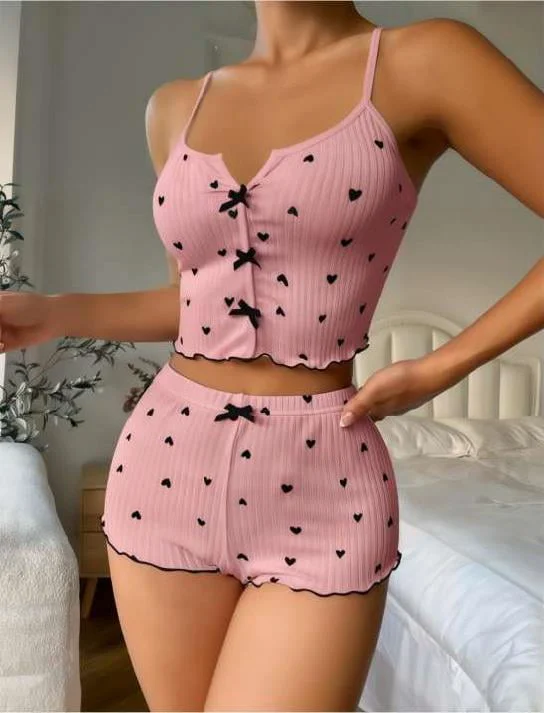 Pembe Üstüne Siyah Kalp Desenli Askılı Şortlu Pijama Takımı