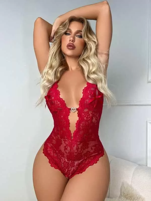 Metal Kalp Aksesuarlı Fantezi Dantelli Kırmızı Body