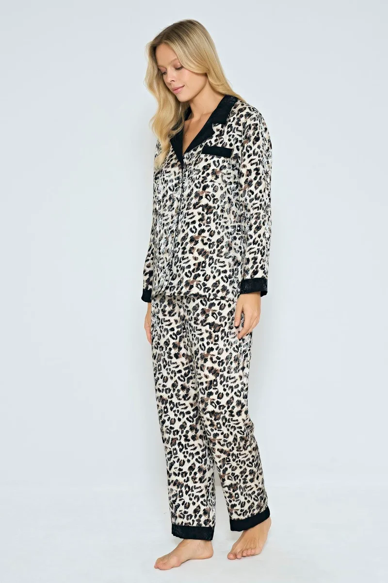 Viskon Leopar Desenli Önden Düğmeli Pijama Takımı