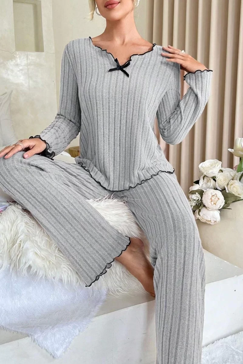 Kadın Gri Çizgili Uzun Kollu Fiyonk Detaylı Pijama Takımı Rahat Mevsimlik