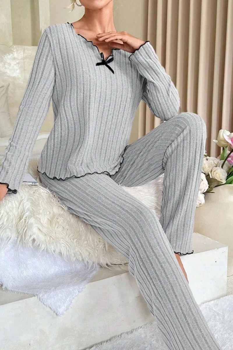 Kadın Gri Çizgili Uzun Kollu Fiyonk Detaylı Pijama Takımı Rahat Mevsimlik