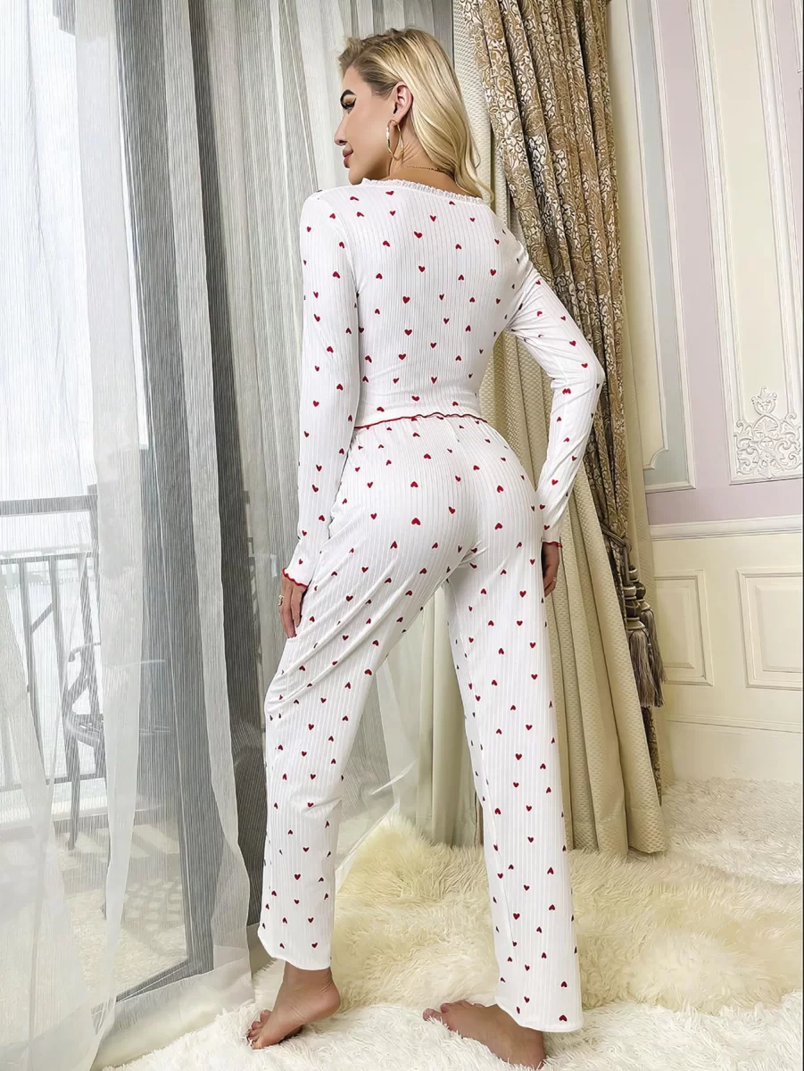 Beyaz Üstüne Kalp Desenli Kırmızı Kurdelalı Pamuklu Pijama Takımı