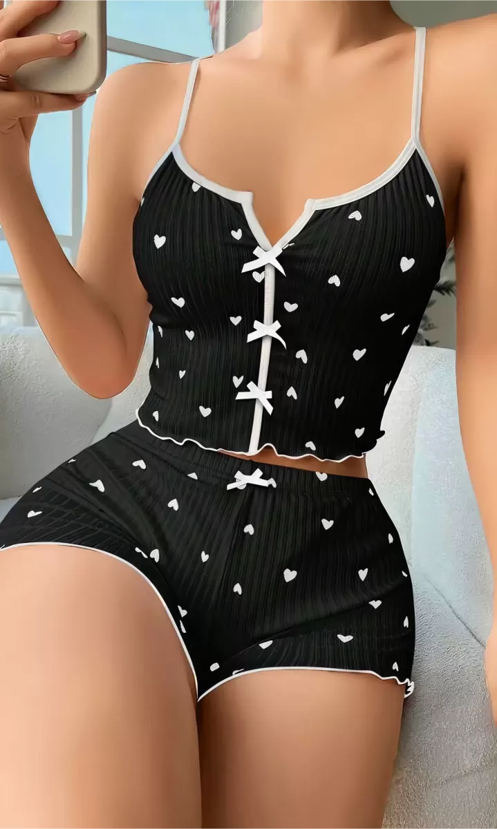 Kadın Siyah Kalp Desenli Askılı Şortlu Pijama Takımı Rahat Şık 2’li Set