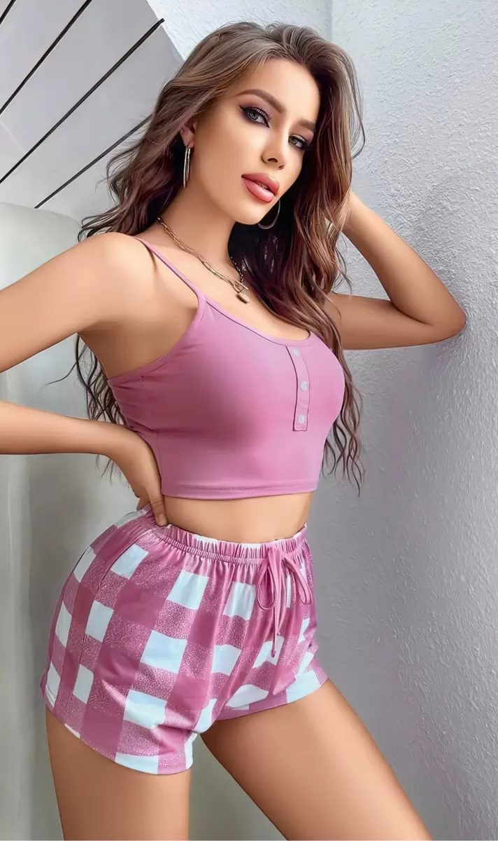Kadın Pembe Kareli Desenli Askılı Şortlu Pijama Takımı Rahat Şık 2’li Set