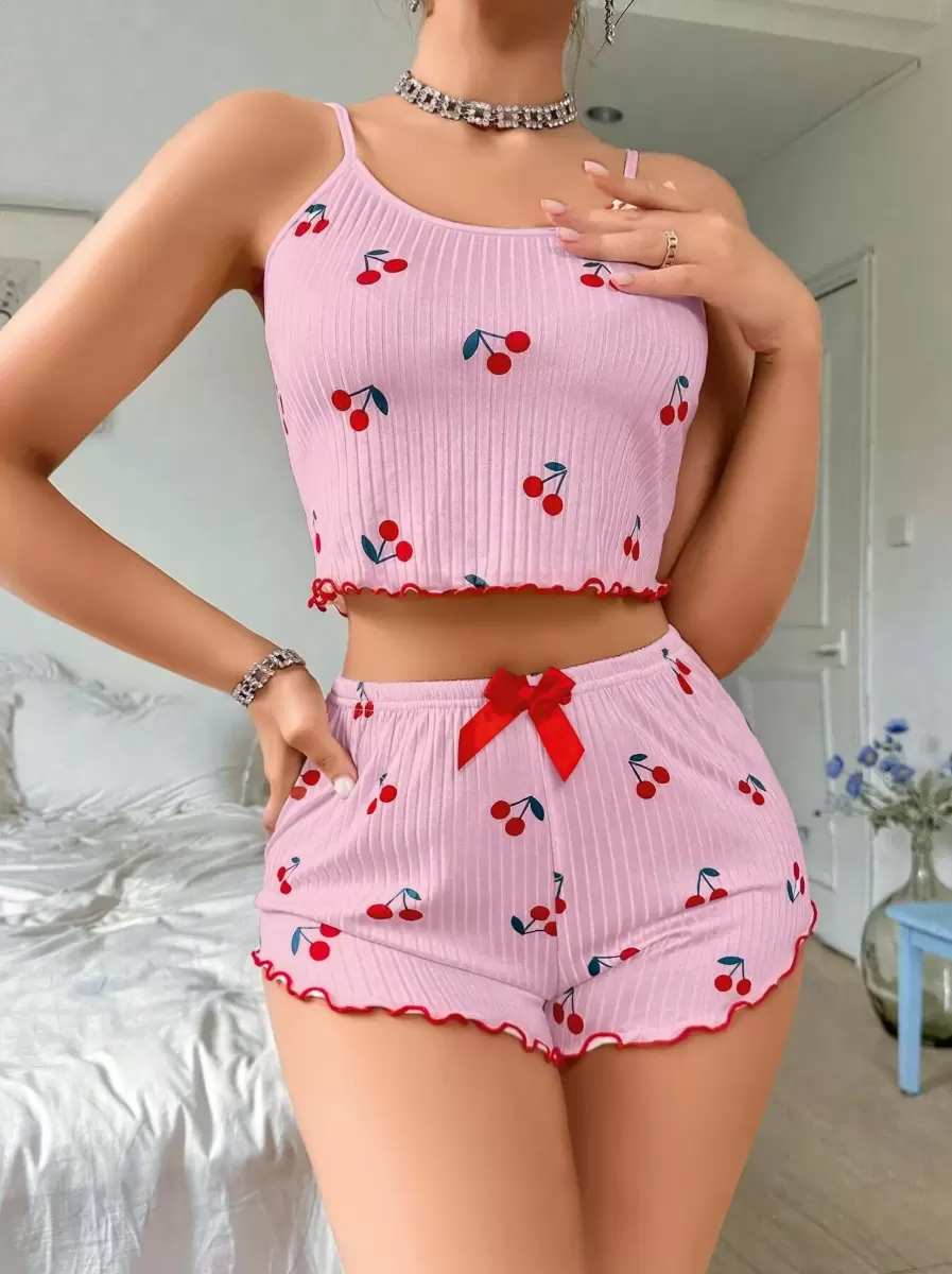 Kadın Pembe Kiraz Desenli Askılı Şortlu Pijama Takımı Rahat Şık 2’li Set