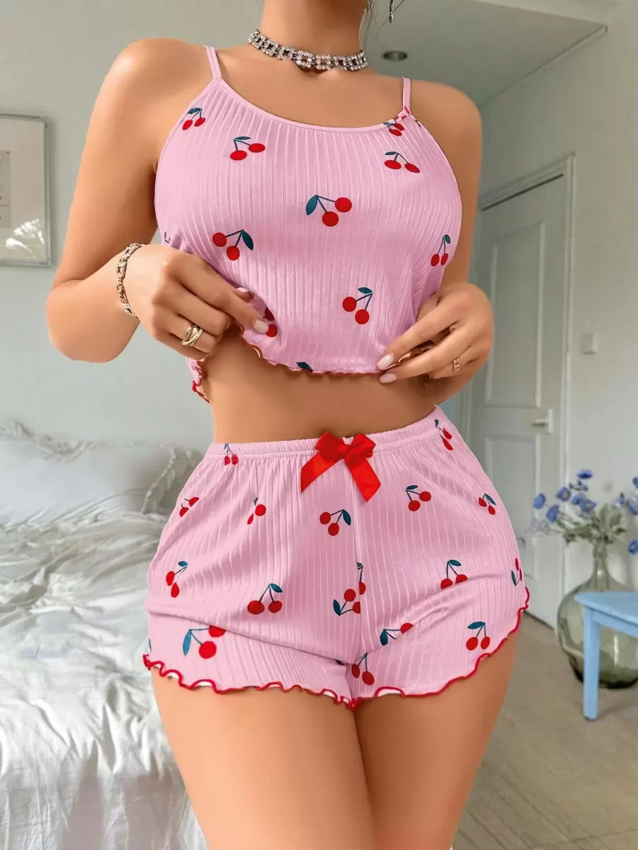 Kadın Pembe Kiraz Desenli Askılı Şortlu Pijama Takımı Rahat Şık 2’li Set