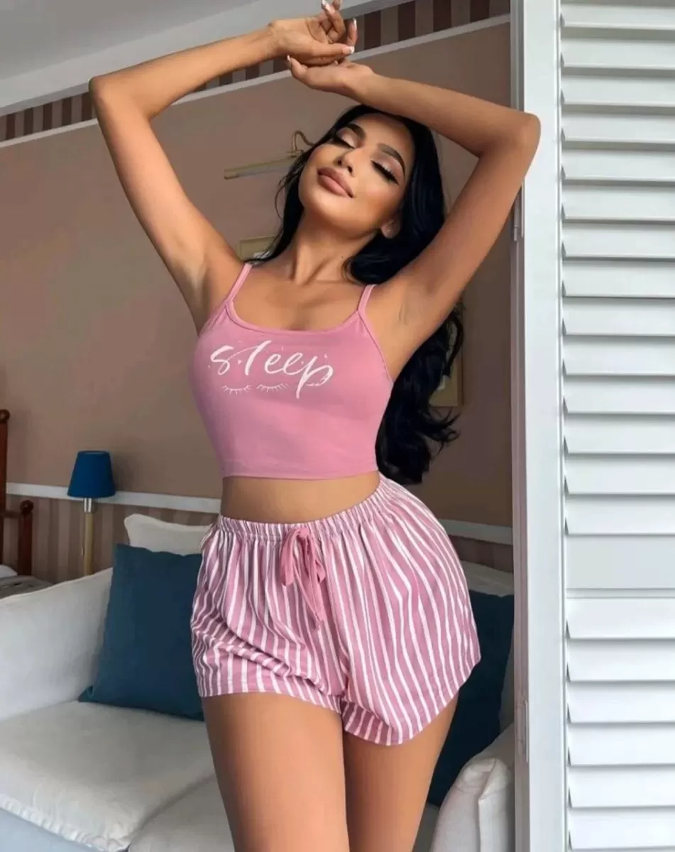 Kadın Pembe Çizgili Desen Askılı Şortlu Pijama Takımı Rahat Şık 2’li Set