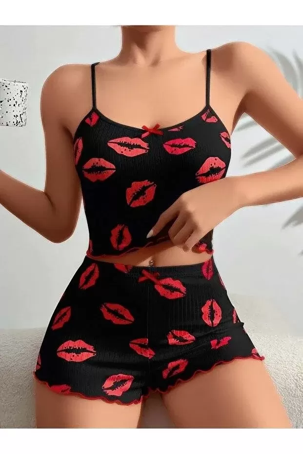 Kadın Siyah Dudak Desenli Şortlu Pijama Takımı Rahat Şık 2’li Set