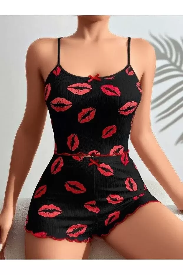 Kadın Siyah Dudak Desenli Şortlu Pijama Takımı Rahat Şık 2’li Set