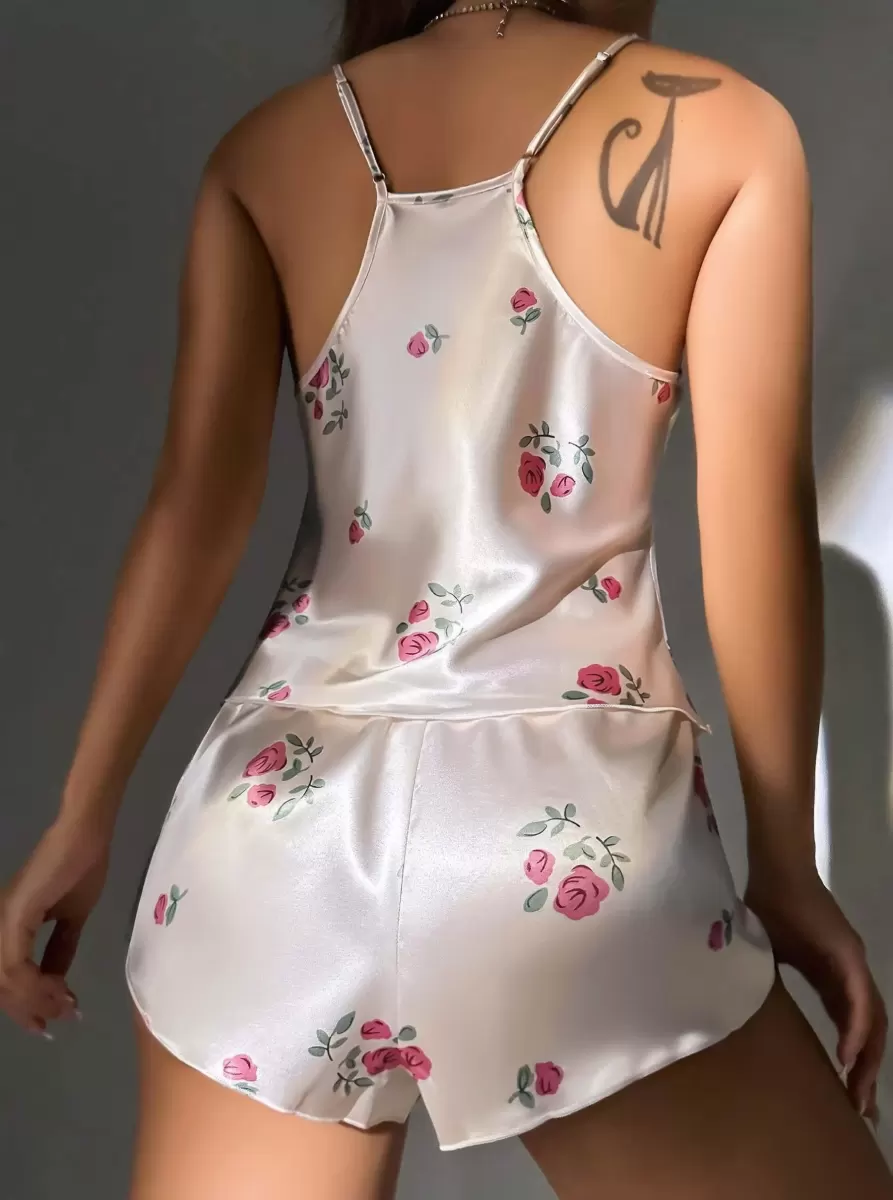 Kadın Ekru Gül Desenli Askılı Dantel Detaylı Pijama Takımı Şık ve Rahat Tasarım