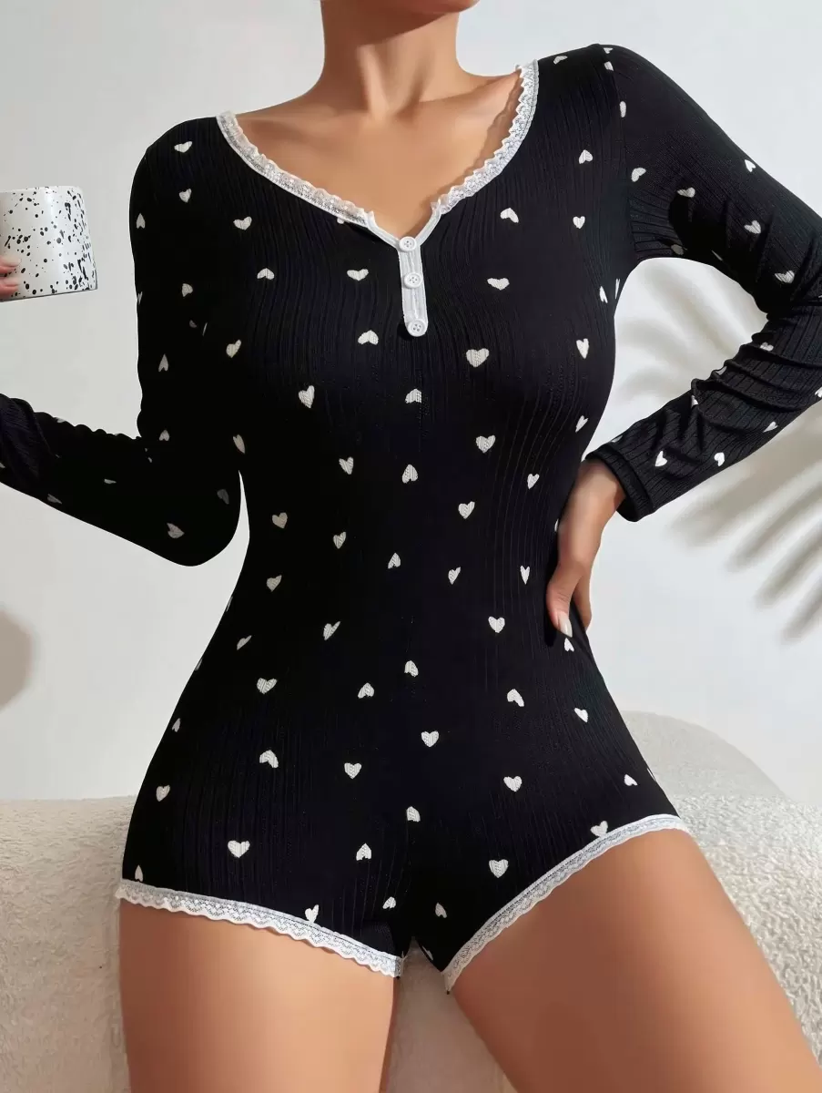 Kadın Siyah Kalp Desenli Pijama Tulumu Yumuşak Rahat Ev Giyimi Şık Özel Tasarım
