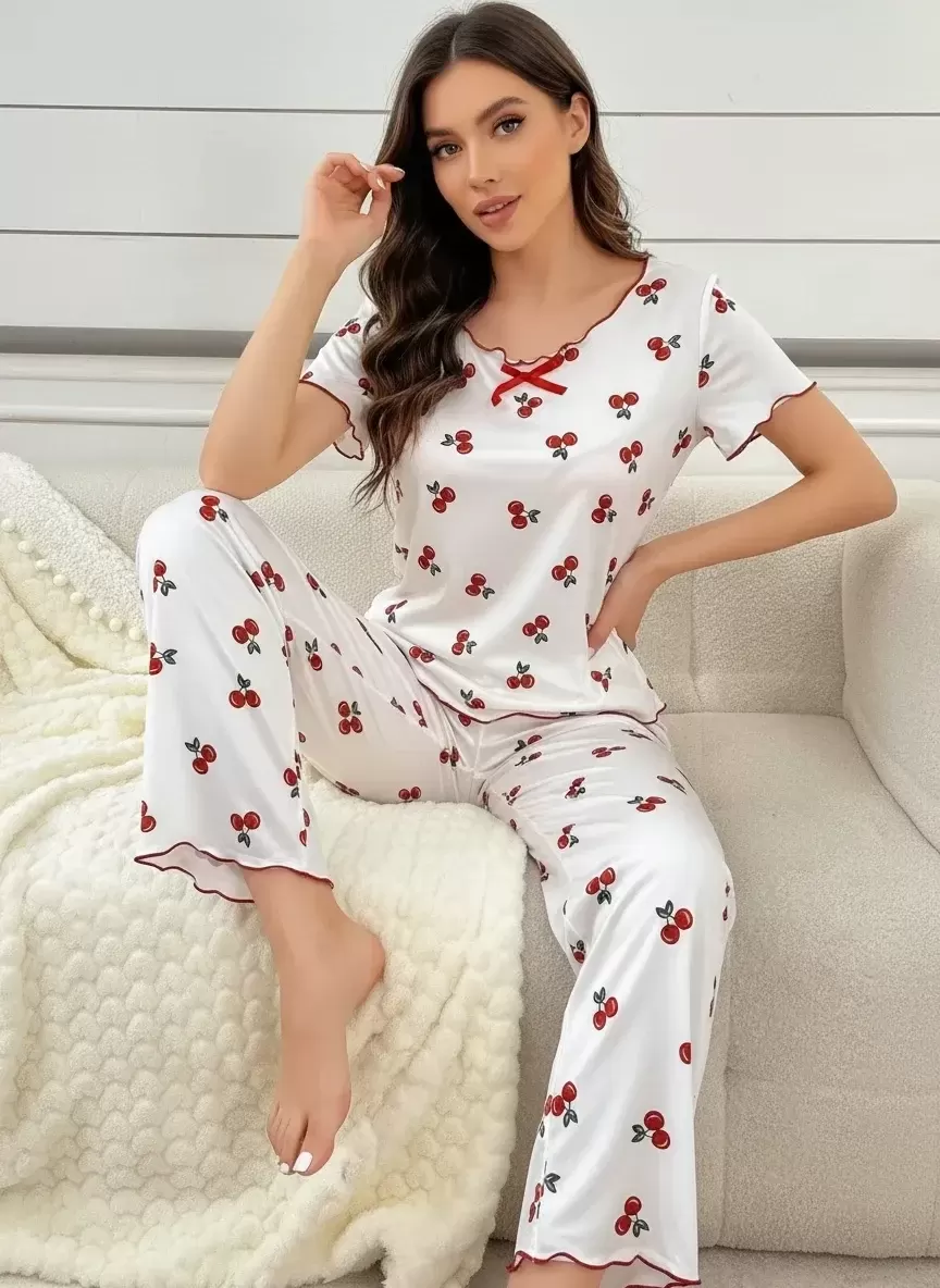 Kadın Beyaz Kiraz Desenli Kısa Kollu Pijama Takımı Yumuşak Rahat Ev Giyimi Özel Tasarım