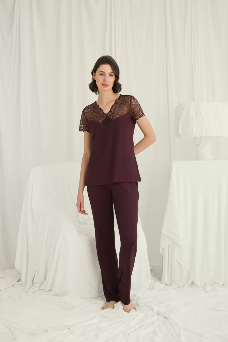 Kısa Kollu ve Dantelli V Yaka Pijama Takımı