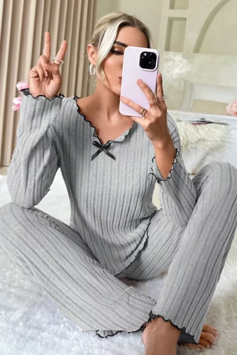 Kadın Gri Çizgili Fiyonk Detaylı Uzun Kollu Mevsimlik Pijama Takımı Premium Ev Giyim