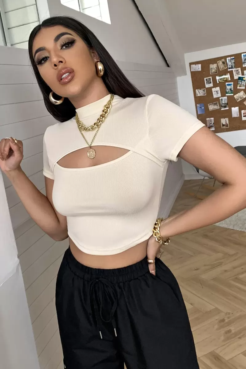 Kadın Ekru Zarif Cut-Out Detaylı Premium Crop Top Bluz
