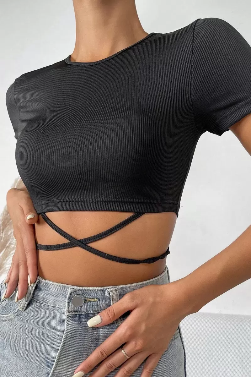 Kadın Siyah Modern Fit Yarım Kol Çapraz Bağlamalı Crop Top Bluz