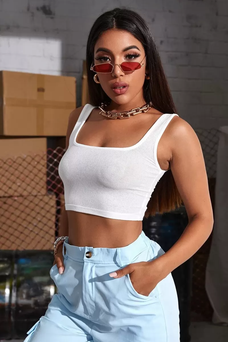 Kadın Beyaz Kalın Askılı Crop Top Büstiyer Esnek Kumaş Şık Basic Kadın Üst Giyim