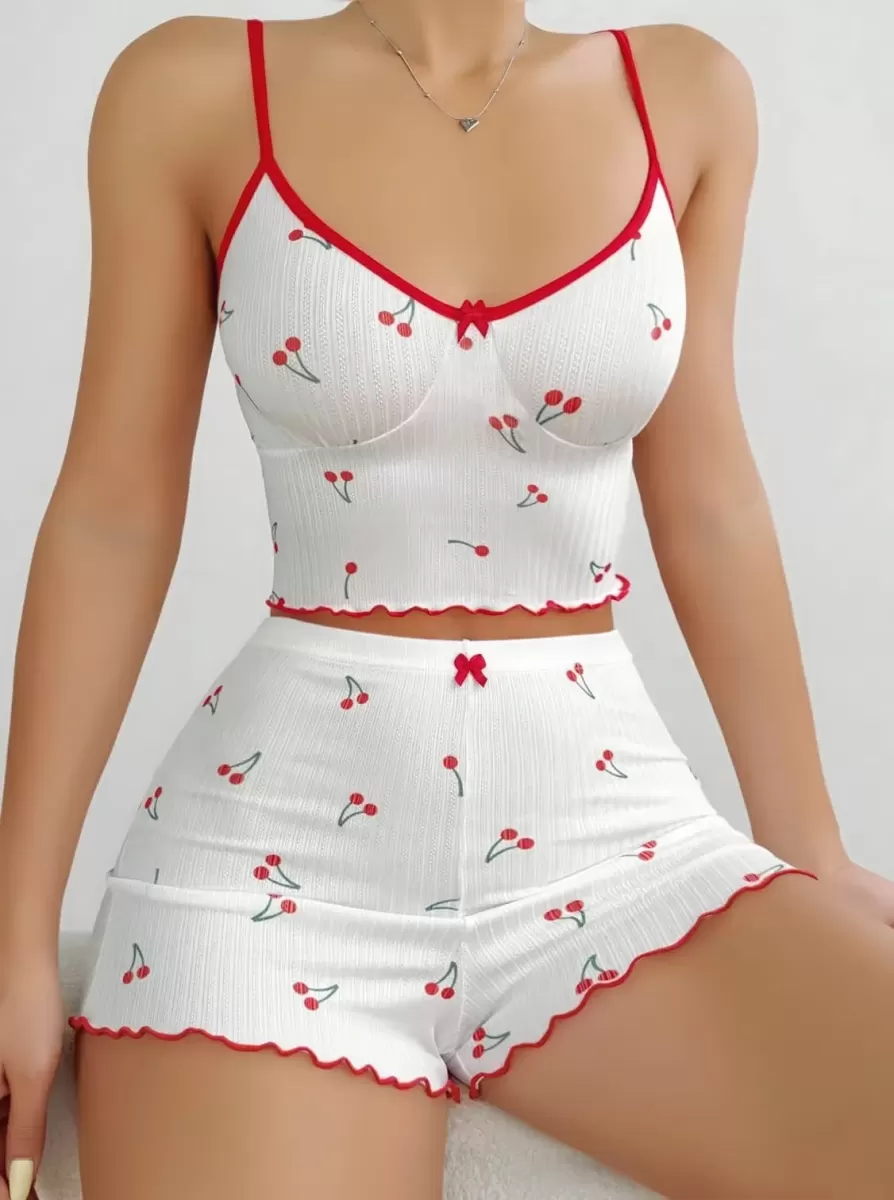Kadın Vişne Motifli Dantel Askılı Şortlu Rahat Pijama Takımı