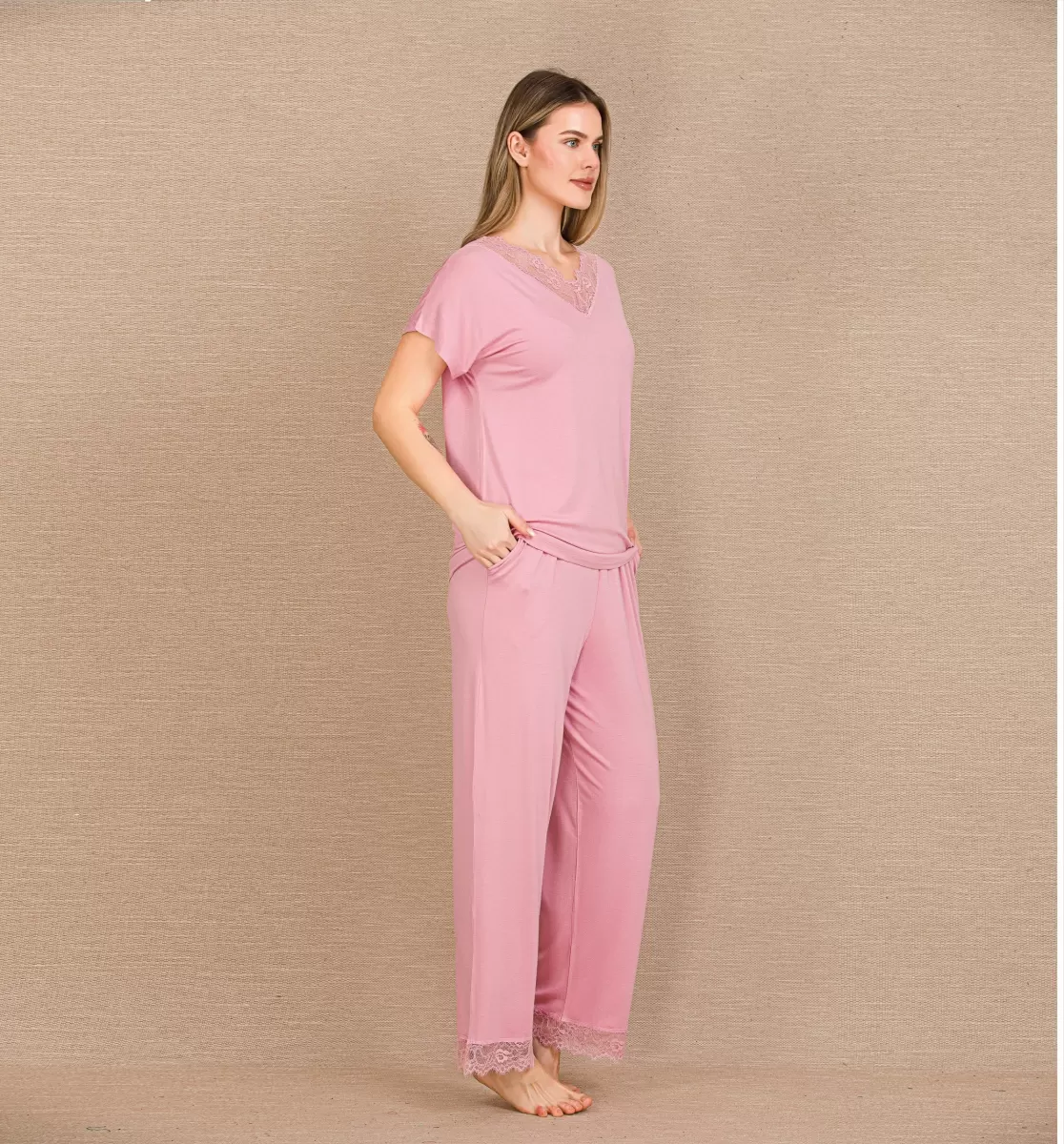 Viskon Şık Tasarım Dantel İşlemeli Pembe Kısa Kol Pijama Takımı