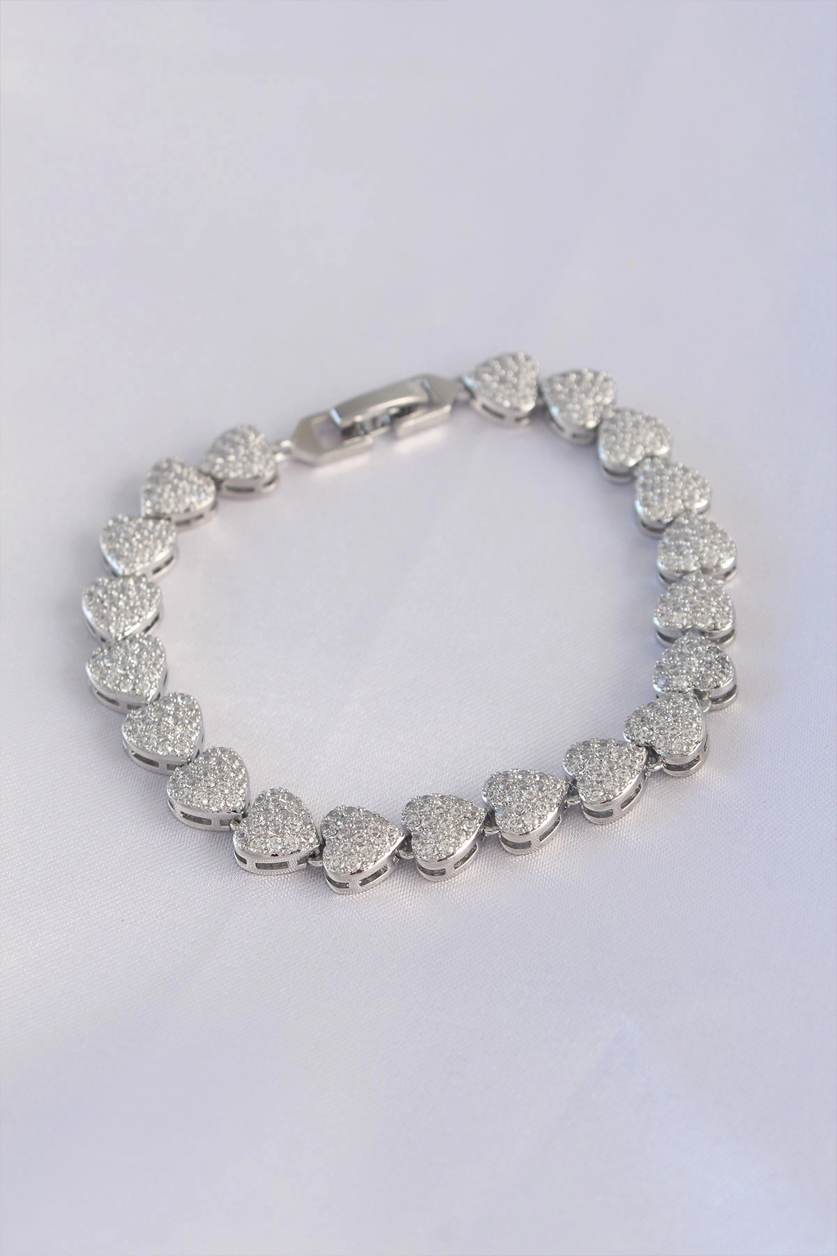 Vip Seri Pirinç Zirkon Taşlı Gümüş Renk Kalp Model Bileklik