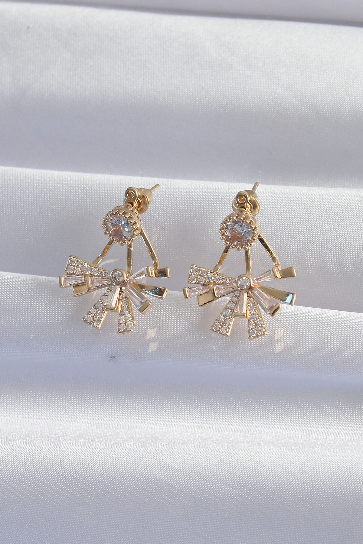 Pirinç Gold Renk Zirkon Taşlı Yassı Fiyonk Model Küpe