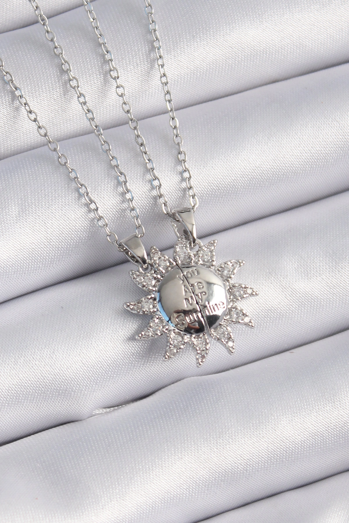 316L Çelik Gümüş Renk Zirkon Taşlı Güneş Model İşleme Yazı Detay Arkadaşlık Kolyesi