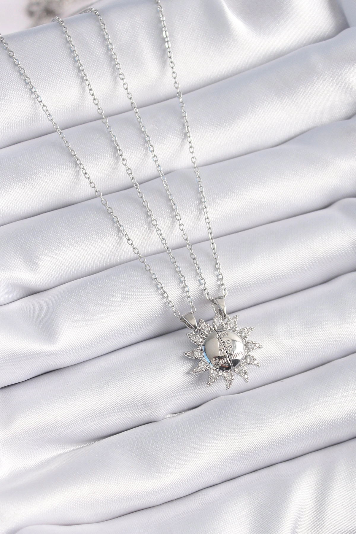 316L Çelik Gümüş Renk Zirkon Taşlı Güneş Model İşleme Yazı Detay Arkadaşlık Kolyesi