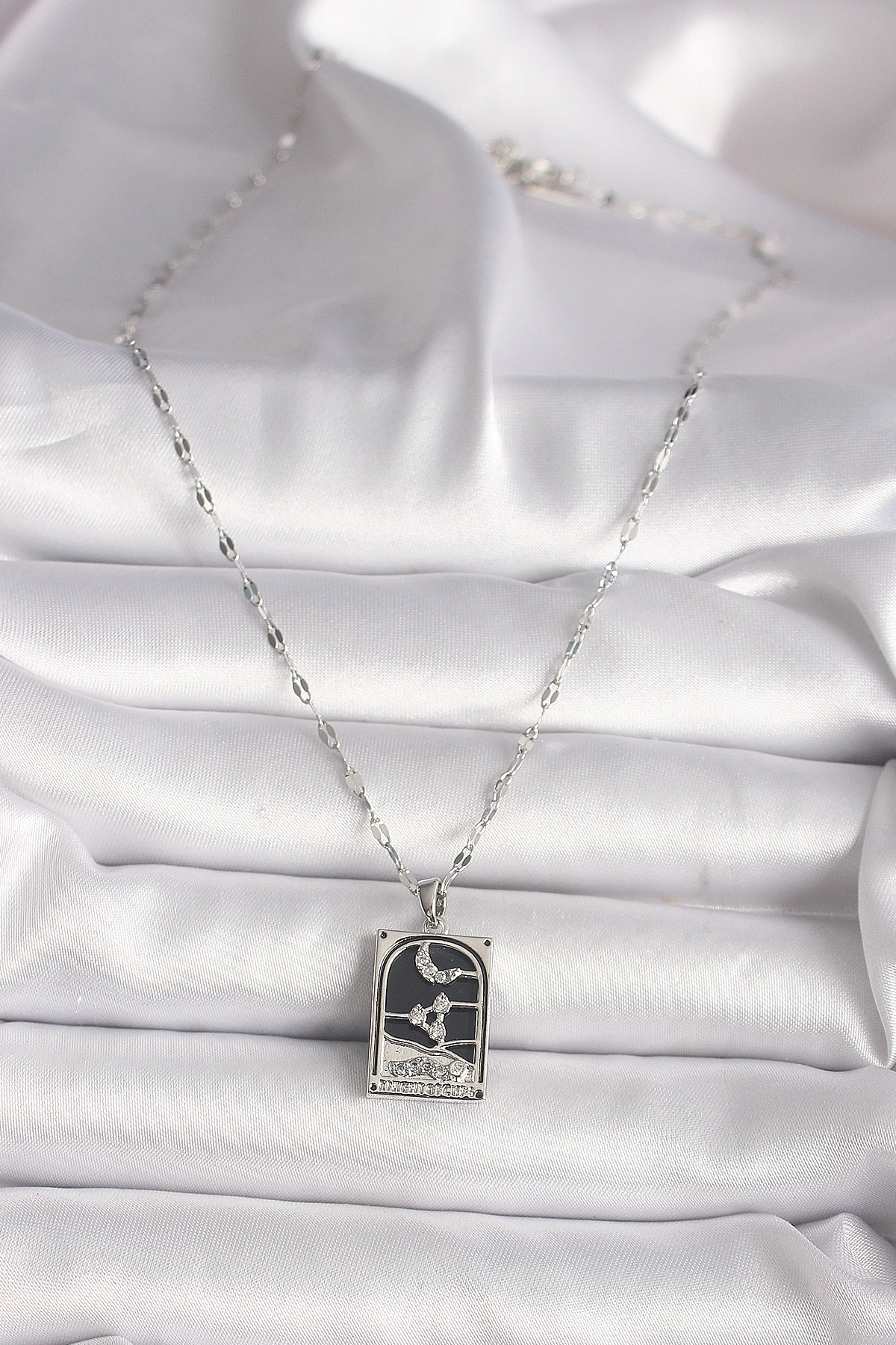 316L Çelik Gümüş Renk Zirkon Taşlı  Ay Figürlü Taror Model Kadın Kolye