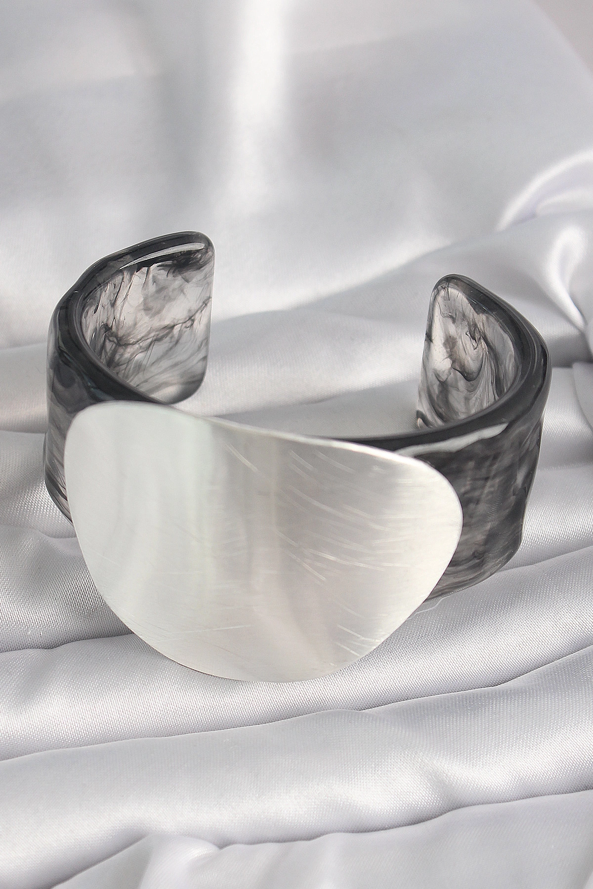 Siyah Mermer Desen Akrilik Pilastik Gümüş Plaka Model Vintage Kadın Bilezik