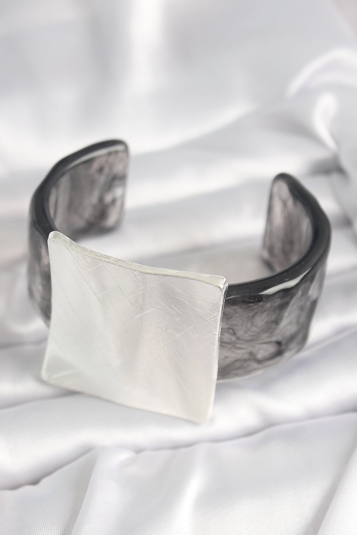 Siyah Mermer Desen Akrilik Plastik Gümüş Kare Plaka Model Vintage Kadın Bilezik