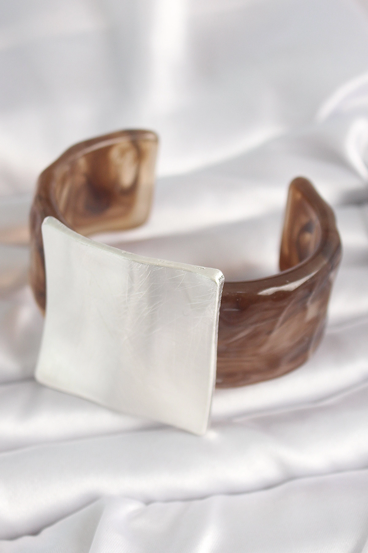 Kahverengi Mermer Desen Akrilik Plastik Gümüş Kare Plaka Model Vintage Kadın Bilezik