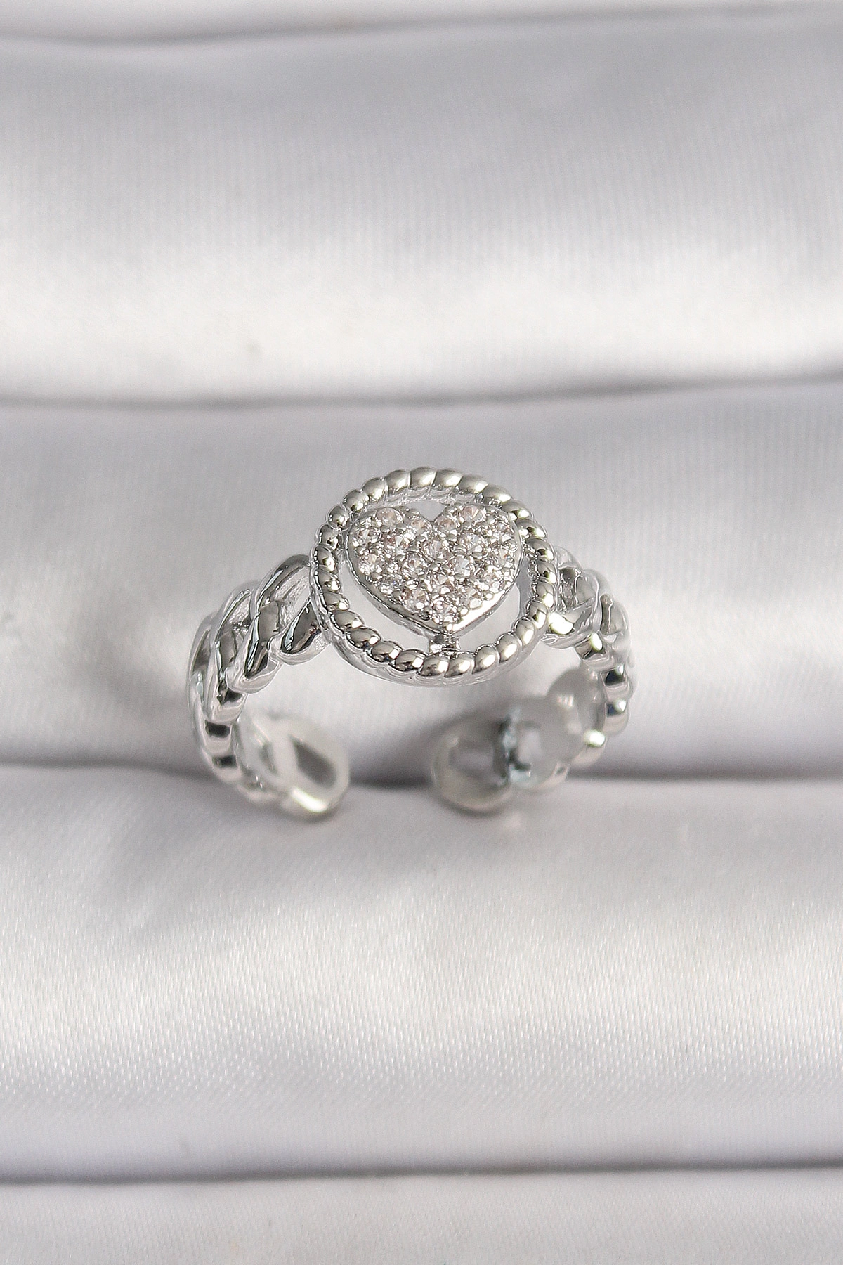 Pirinç Gümüş Renk Zincir Model Zirkon Taşlı Kalp Model Kadın Yüzük