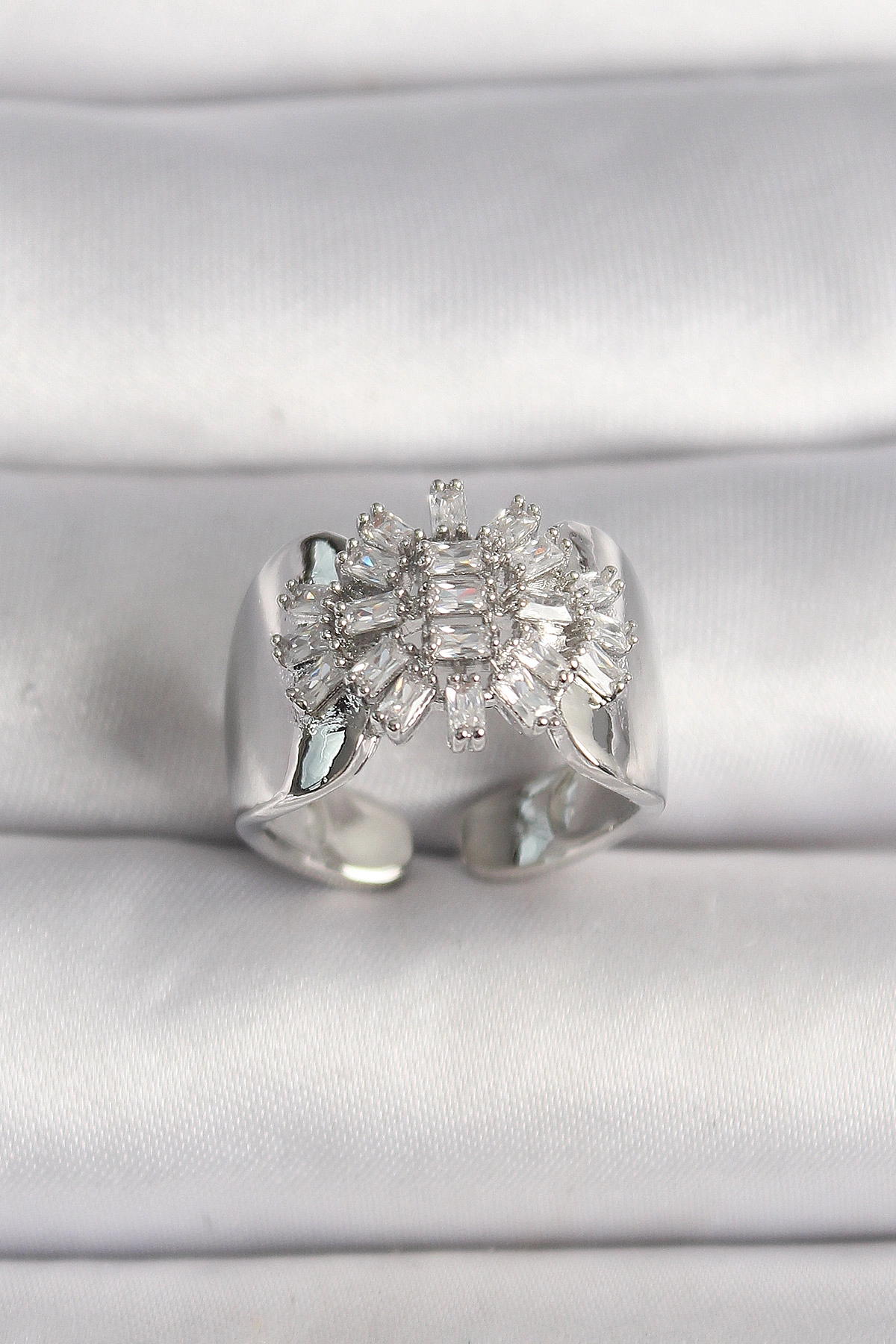 Pirinç Gümüş Renk Ayarlanabilir Baget Zirkon Taş Model Kadın Yüzük