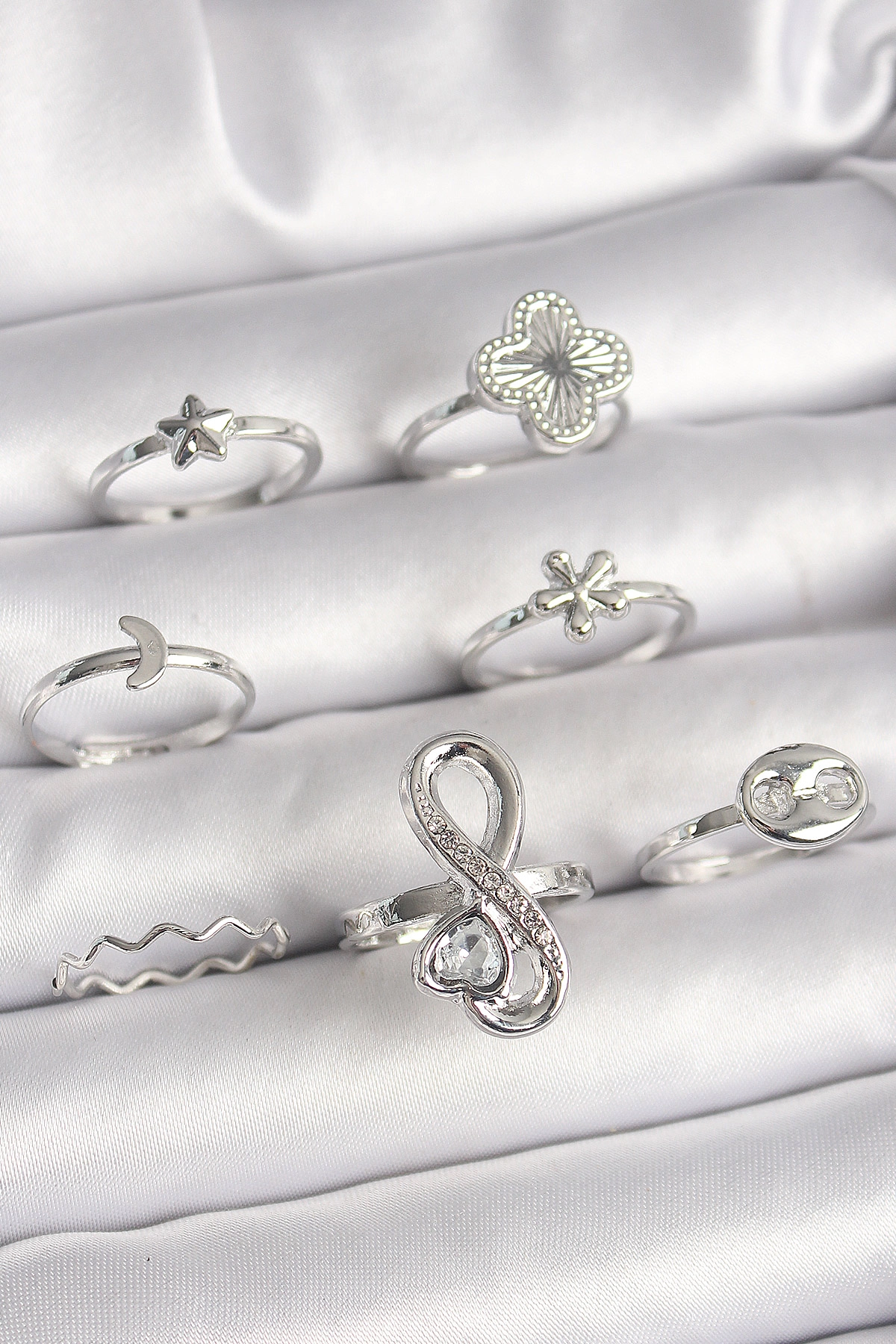 Pirinç Gümüş Renk Yonca Figür Sonsuzluk Zirkon Taşlı Kalp Detay Kadın Yüzük Kombini