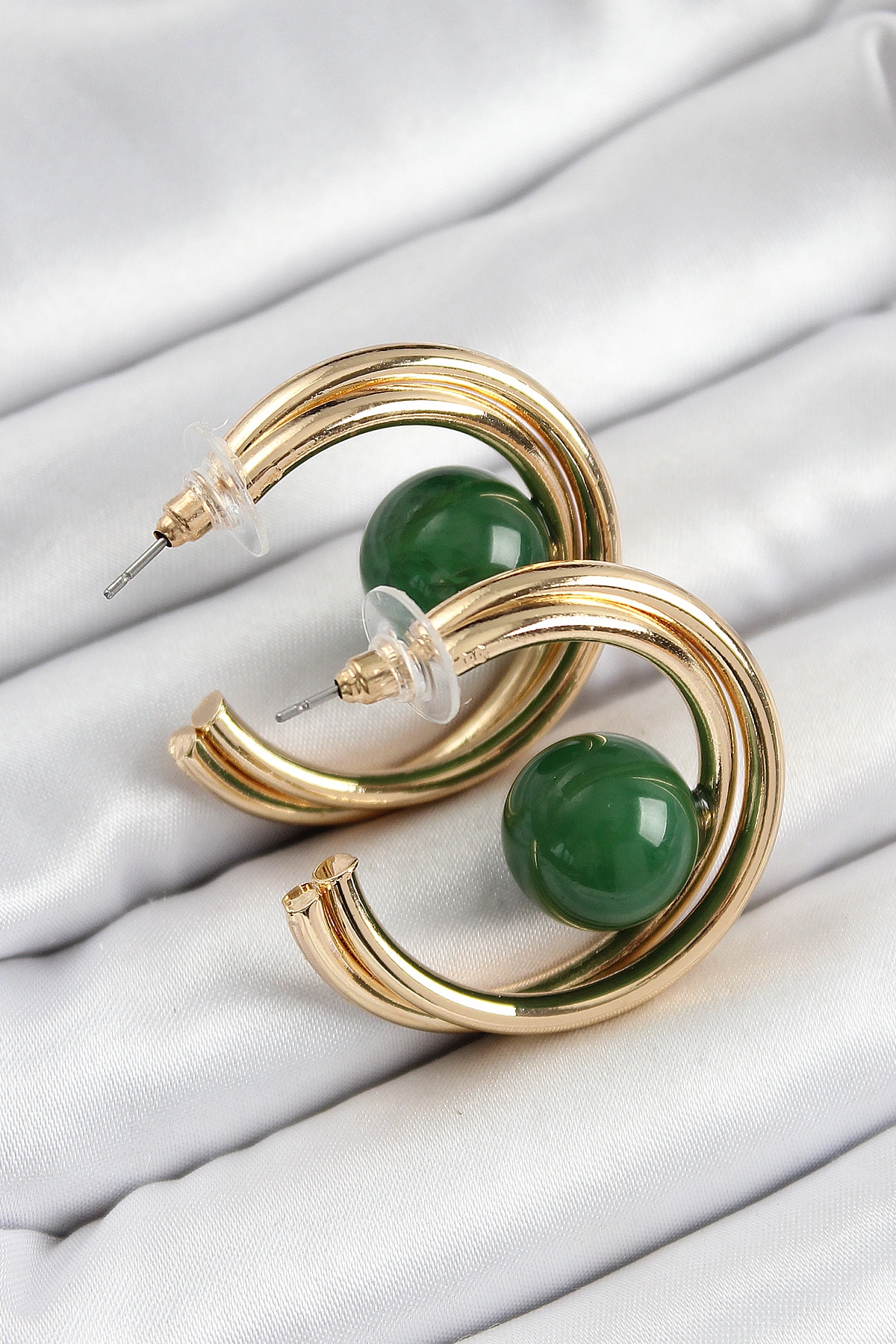 Pirinç Gold Renk Halka Model Yeşil Boncuk Detay Kadın Küpe