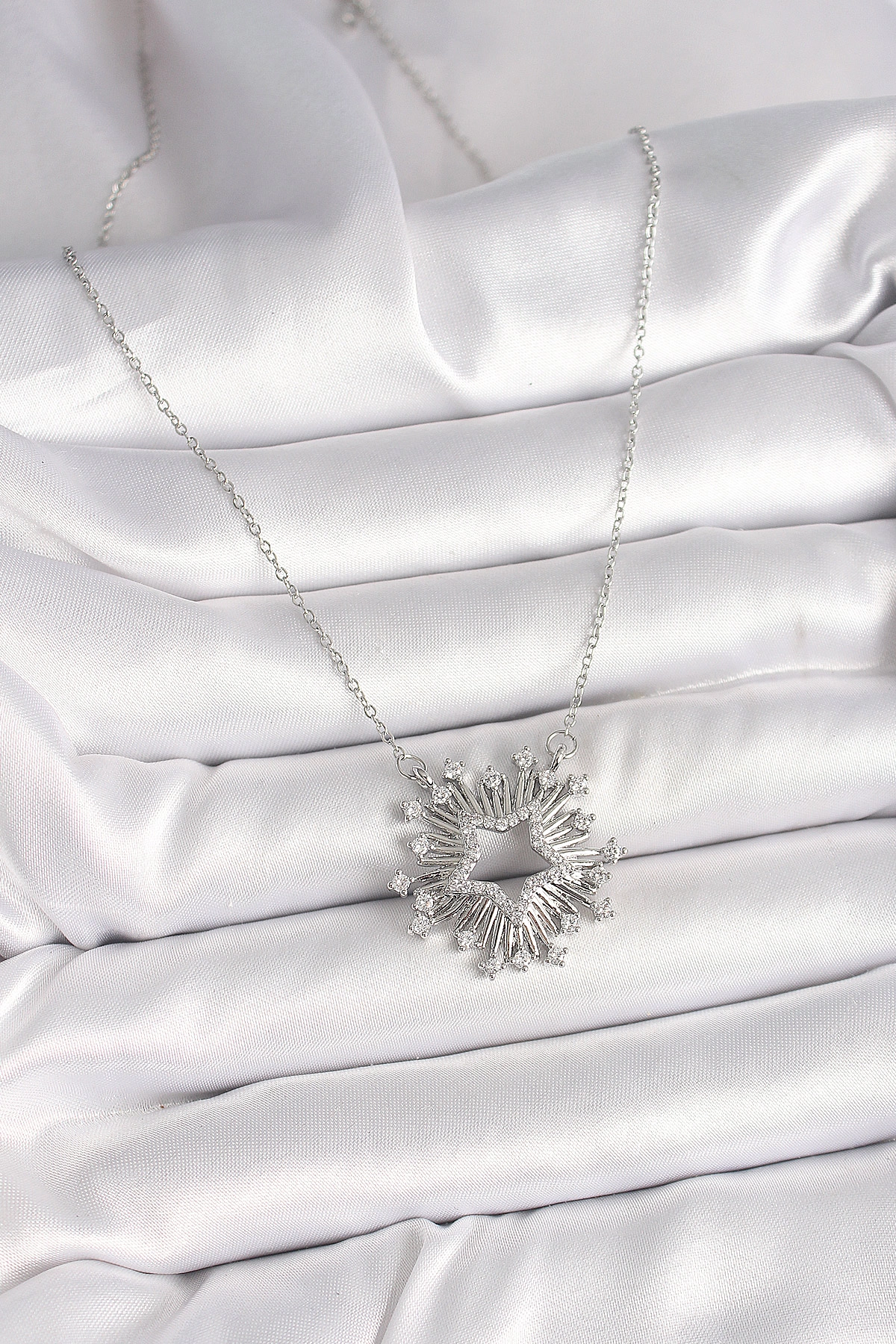 316L Çelik Gümüş Renk Zirkon Taşlı Yıldız Model Kadın Kolye