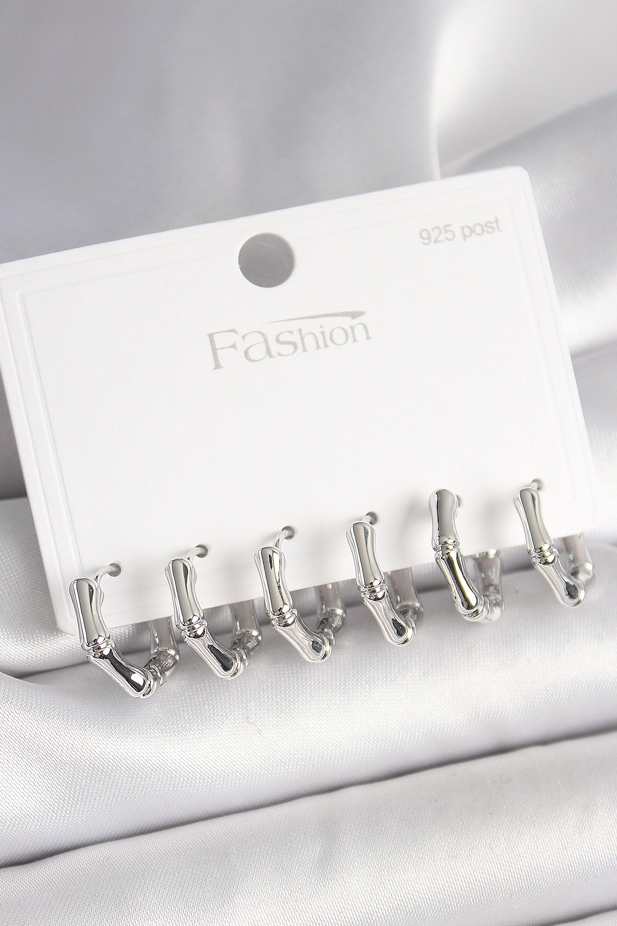 925 Ayar Gümüş Çivi Pirinç Gümüş Renk Bambu Halka Model Kadın Küpe Seti