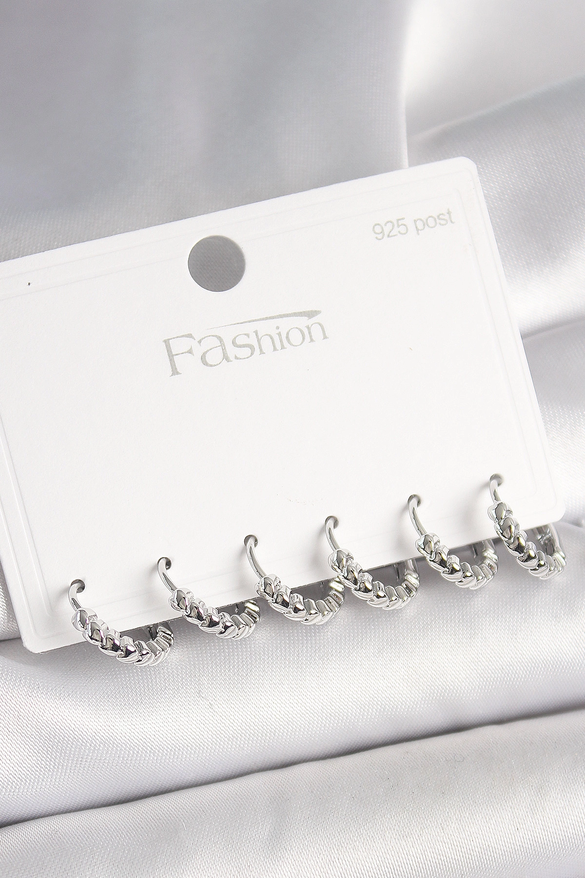 925 Ayar Gümüş Çivi Pirinç Gümüş Renk Kalp İşlemeli Halka Model Kadın Küpe Seti